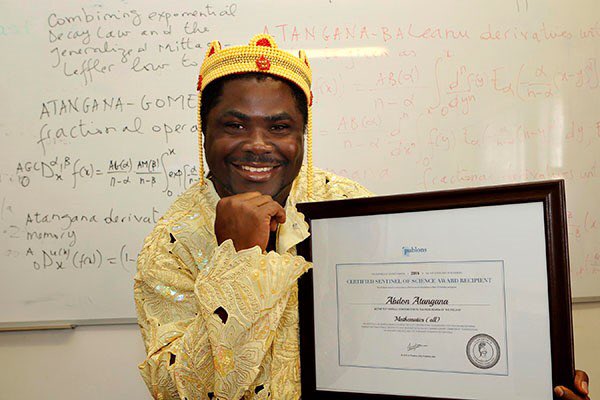 Afrique: décoloniser les maths, défi d'un brillant Camerounais de 37 ans