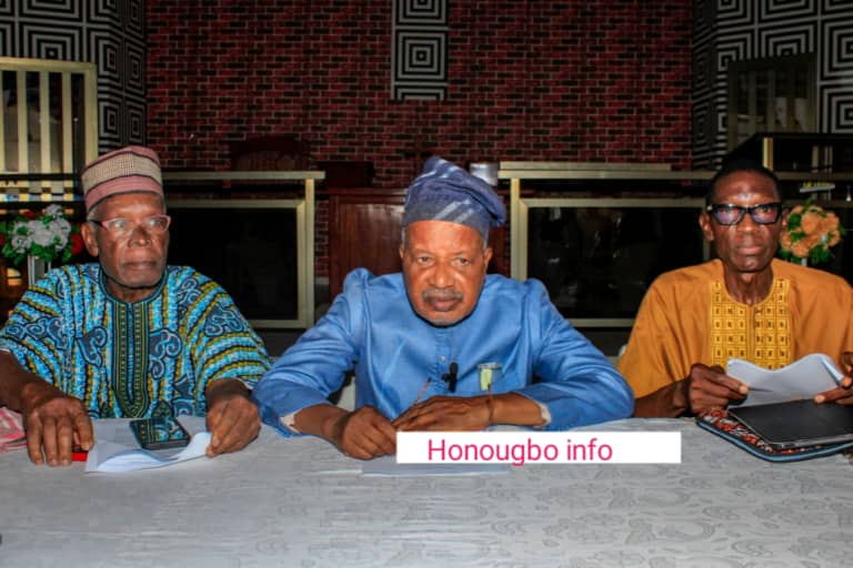 Colloque des évêques Critiques du chef des protestants : des laïcs fâchés