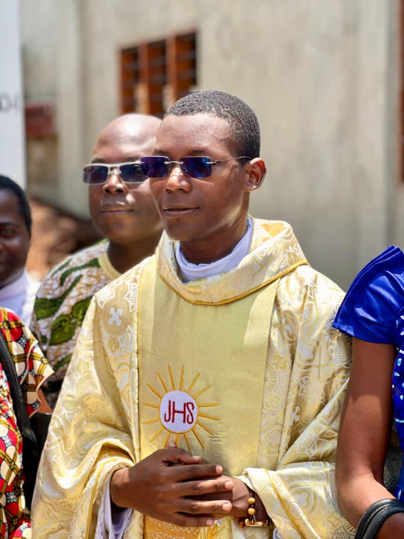Paroisse Saint Jean-Baptiste de Cotonou : Année du Jubilé, Messe De Prémices Du Père Aurlus Adjibodou, Un Fruit De Maturité Chrétienne.