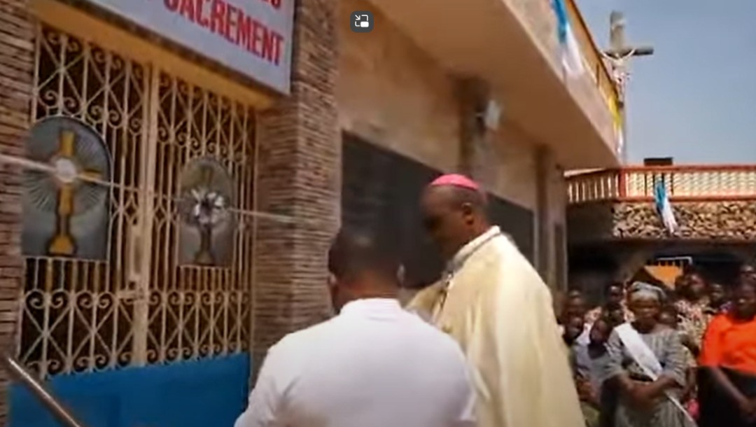 Paroisse D&rsquo;Akassato : Inauguration Du Sanctuaire D&rsquo;adoration En Présence De Mgr Houngbédji
