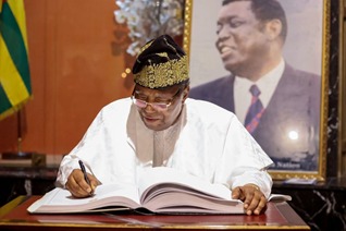 Togo/20 ans de décès de Eyadéma Gnassingbé : Part active et hommage de Nicéphore Soglo, distingué à la fin par le président togolais