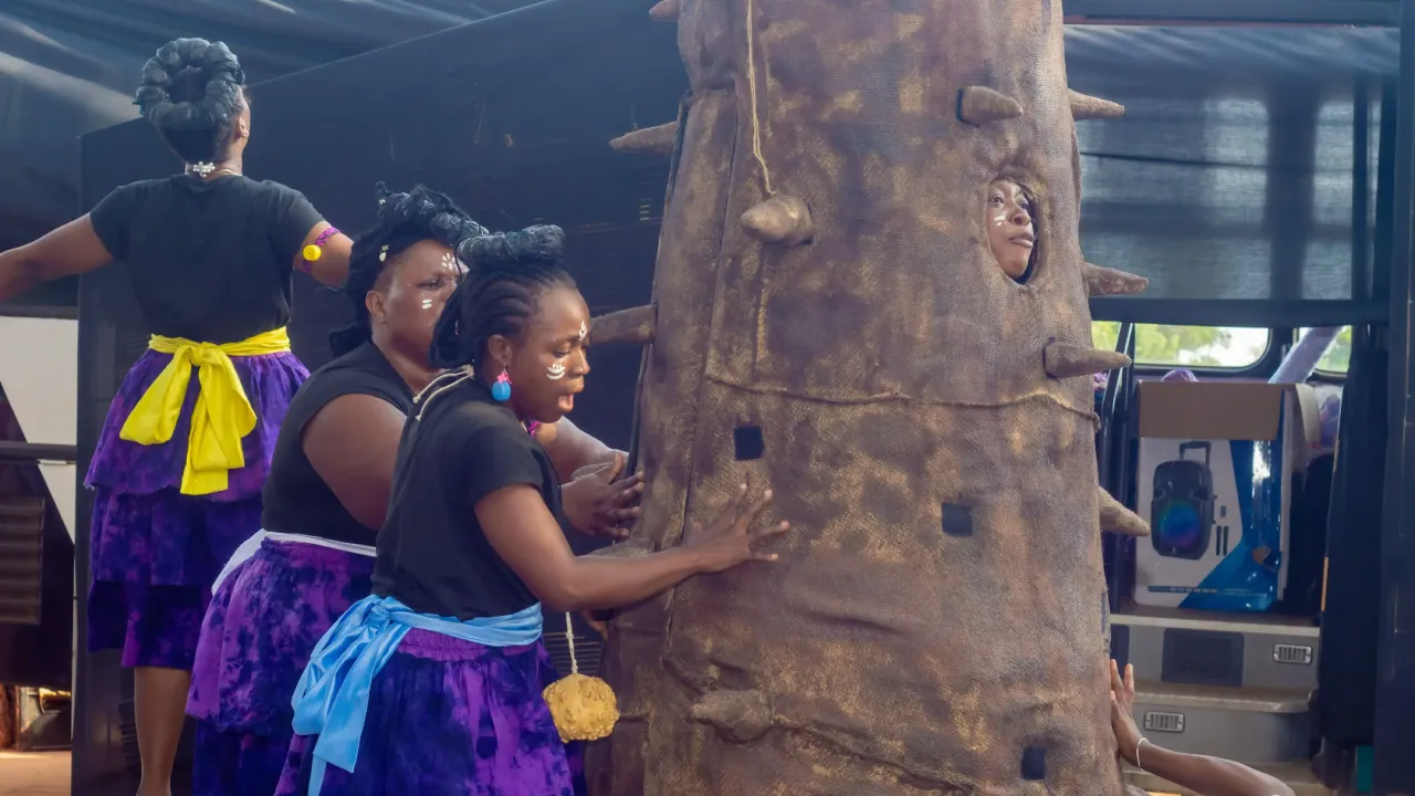 Arts Oratoires En Afrique : Fidèle Anato, Encore Un Spectacle Inédit Avec Des Femmes Sur Scène