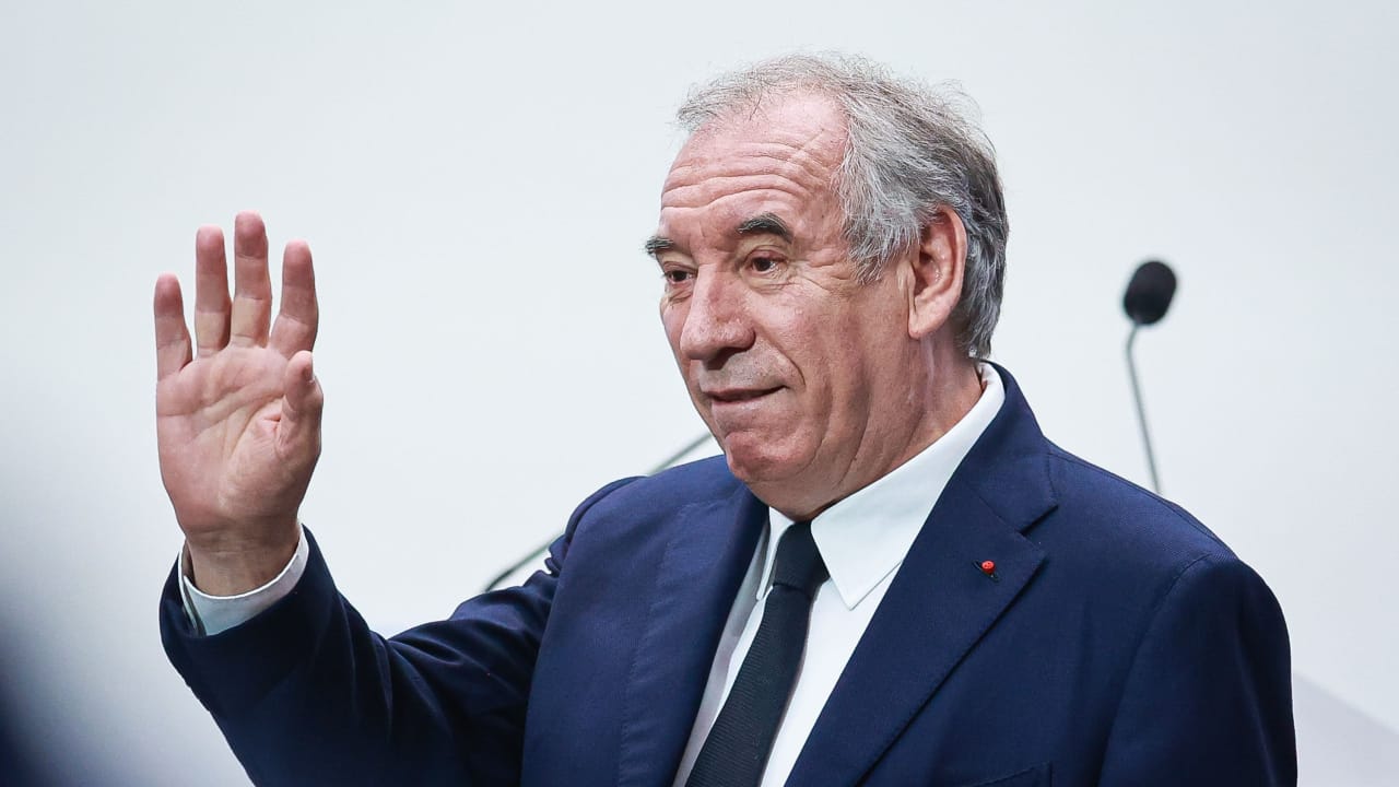 France : Le Premier Ministre Bayrou Sur Une Chaise Éjectable Ce Jour. Quelle Équation Pour Macron ?