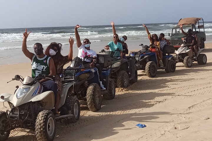 De Lagos à Dakar, Abidjan à Cotonou, La Loi Des Motos de Plage  En Weekend