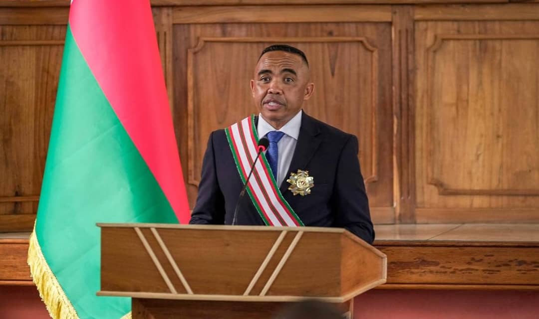 Madagascar : Nouveau Chef D'État, Ex Prisonnier Du Président En Fuite