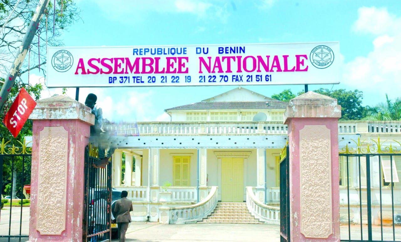 Bénin/Révision: Du Quinquennat Au Septennat, Arguments De L'opposition Et De la Mouvance ( Et Avis D'un Constitutionnaliste Expert)