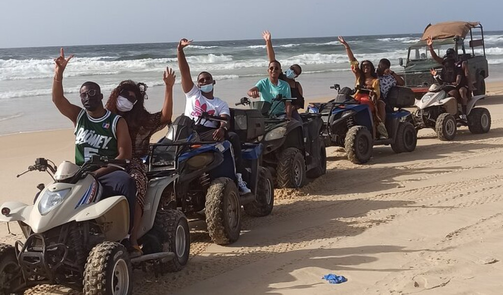De Lagos à Dakar, Abidjan à Cotonou, La Loi Des Motos de Plage  En Weekend