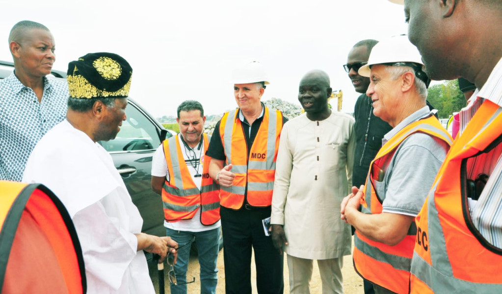 Autoroute Sèmè-Porto : Soglo À L'écoute Des Ingénieurs Sur Le Chantier